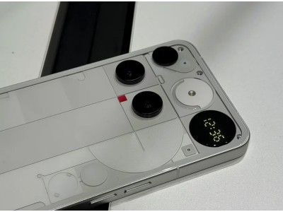 Nothing Phone (3) действительно отличается — и вот почему он может опередить iPhone 16 и Galaxy S25