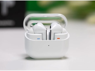 Galaxy Buds 4: Samsung переносит релиз на 2026 год — аналитика Tecksy